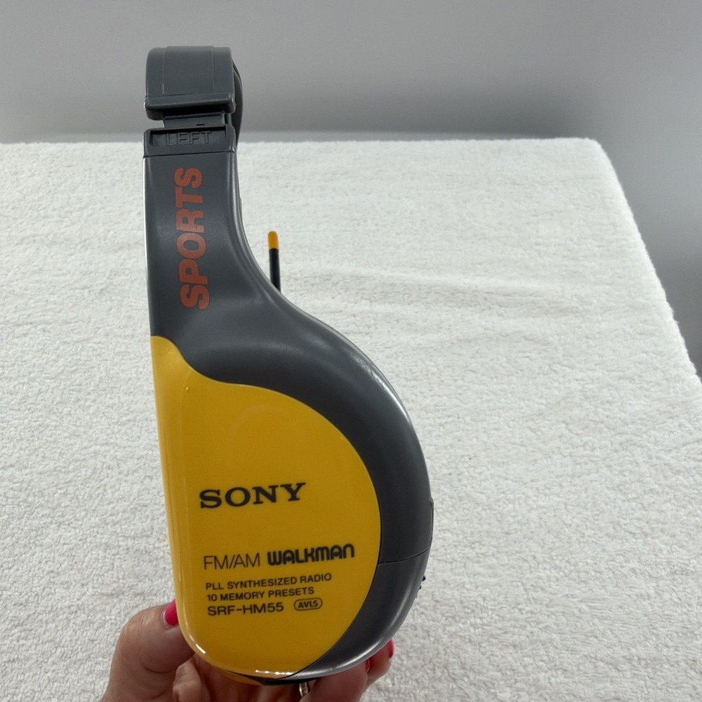 Sony Walkman Sport SRF-HM55 AM/FM Stereo Radio Headphones PLL Synthesized Tested